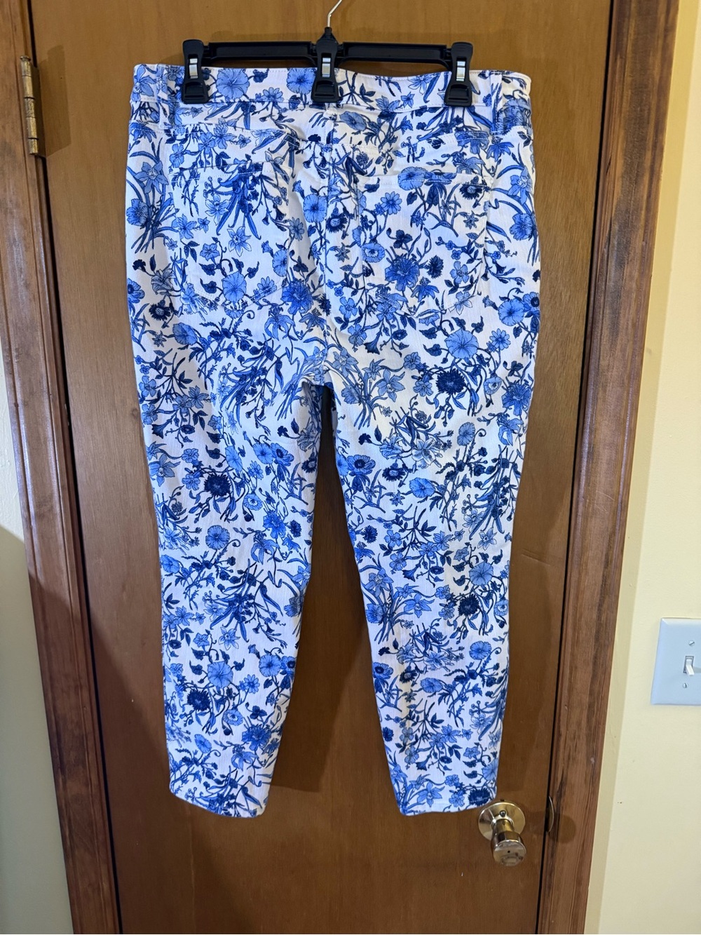 Talbots Blue and White Floral Capris - Picture 7 of 9